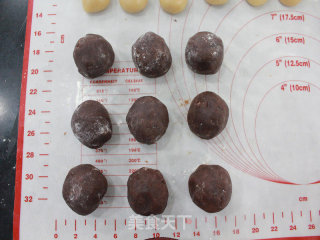 经典广式豆沙月饼的做法步骤：7