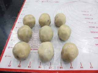 经典广式豆沙月饼的做法步骤：10