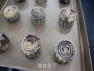 经典广式豆沙月饼的做法步骤：13