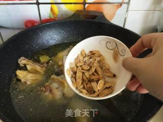 黄芪红枣鸡汤的做法步骤：5