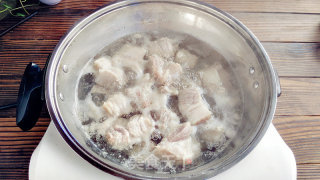 最爱红烧肉的做法步骤：2