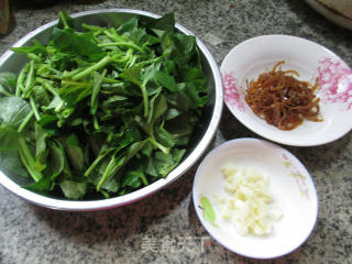 丁香鱼炒空心菜的做法步骤：1