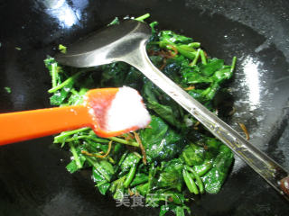 丁香鱼炒空心菜的做法步骤：6