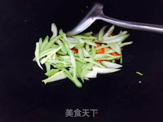 西芹香干的做法步骤：5