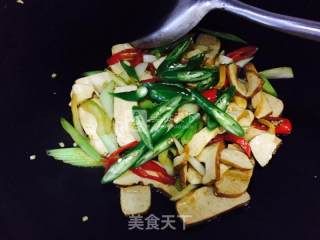 西芹香干的做法步骤：7