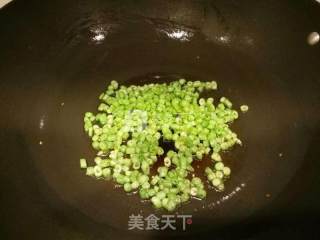 紫苏肉末培根炒豆角的做法步骤：3