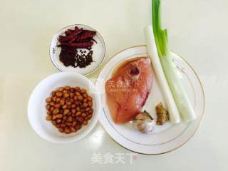 宫保鸡丁的做法步骤：1