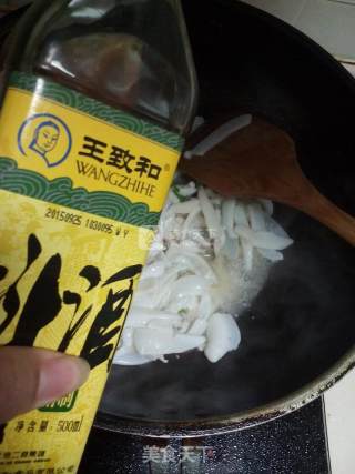 青椒炒墨鱼的做法步骤：5