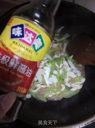 青椒炒墨鱼的做法步骤：7