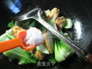 青菜烧中翅的做法步骤：7