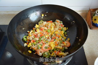 虾仁炒饭的做法步骤：7