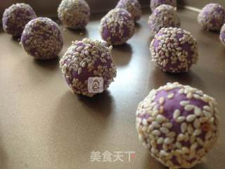 芝麻紫薯球的做法步骤：9