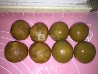 莲蓉蛋黄月饼的做法步骤：5