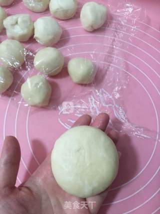 莲蓉蛋黄月饼的做法步骤：12