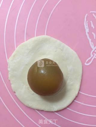 莲蓉蛋黄月饼的做法步骤：17