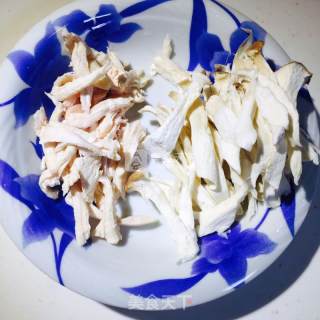 干煸手撕杏鲍菇的做法步骤：1