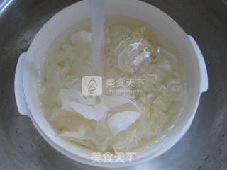 桂圆银耳的做法步骤：2
