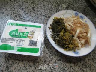 雪菜秀珍菇豆腐的做法步骤：1