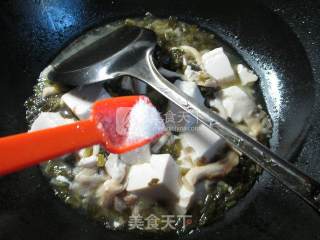 雪菜秀珍菇豆腐的做法步骤：6