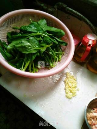 蒜蓉炒菜心的做法步骤：1