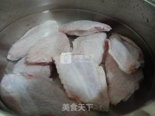 香酥鸡翅的做法步骤：1