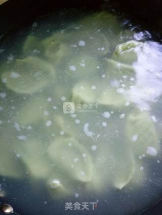 小白菜鲜虾水饺“原汁原味”的做法步骤：5