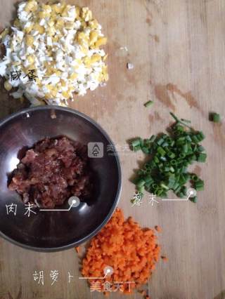 咸蛋烩嫩豆腐的做法步骤：1