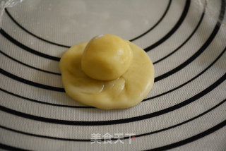蛋黄酥的做法步骤：8