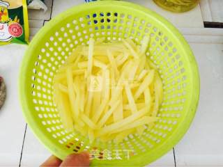 自制炸薯条的做法步骤：4