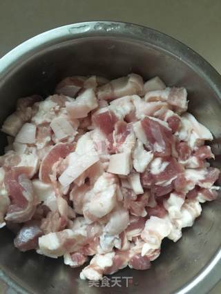 卤肉面的做法步骤：1