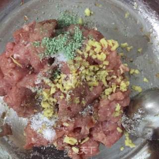 鲜肉莲花小云吞的做法步骤：2