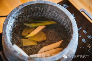 最正宗的墨脱石锅 松茸炖鸡的做法步骤：14