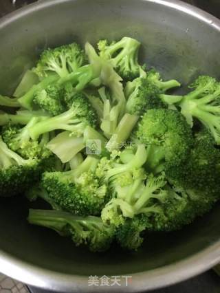 西兰花炒肉片的做法步骤：4