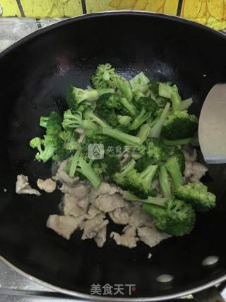 西兰花炒肉片的做法步骤：8