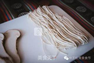 松茸面的做法步骤：1
