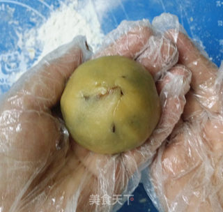 广式豆沙月饼的做法步骤：8
