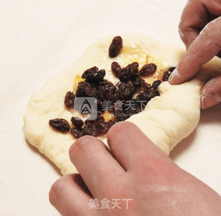 螺旋葡萄干面包的做法步骤：7