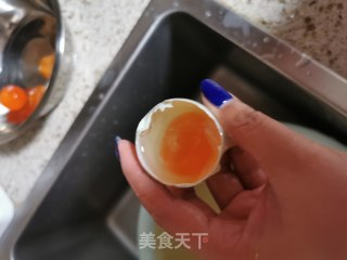 蛋黄月饼的做法步骤：5