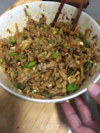 茄子青椒大包的做法步骤：5
