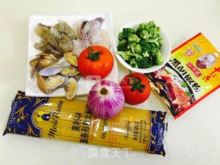 茄汁海鲜意面的做法步骤：1