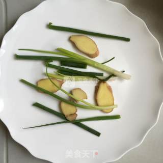 剁椒鱼头的做法步骤：4