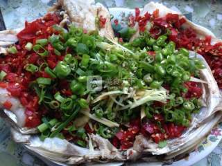 简单易做的美味——剁椒鱼头的做法步骤：2