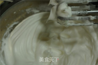 豆浆火龙果慕斯蛋糕的做法步骤：1