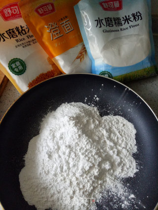 火龙果冰皮月饼的做法步骤：2