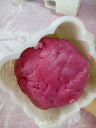 火龙果冰皮月饼的做法步骤：13