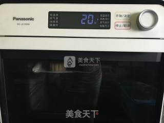蛋黄莲蓉月饼的做法步骤：16