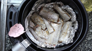 黑胡椒空炸带鱼的做法步骤：4