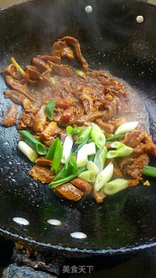 苦瓜炒土猪肉的做法步骤：7