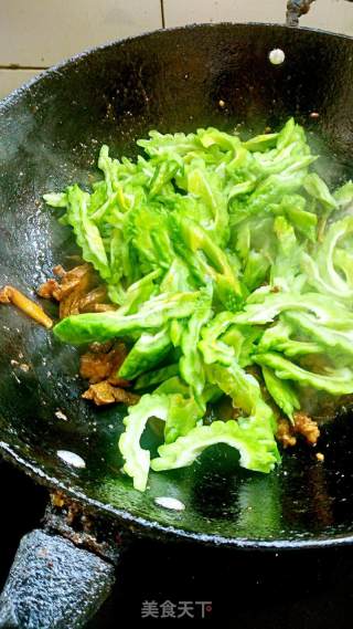 苦瓜炒土猪肉的做法步骤：8