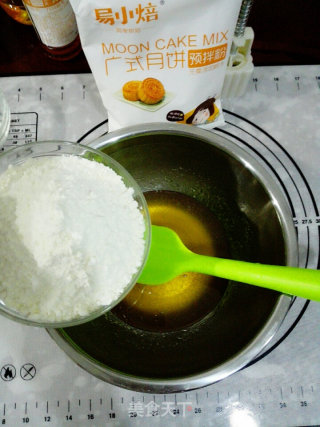 广式豆沙月饼的做法步骤：4